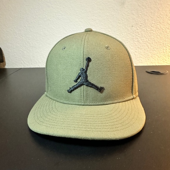 Jordan Olive Green Hat - SnapBack M/L - Picture 1 of 5